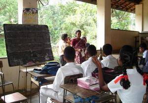 Klassenzimmer in der Schule in Mabotuwana