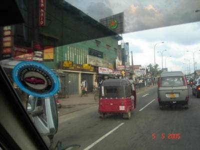 Das Tuk-Tuk dient zur Hauptbefoerderung in Sri Lanka und ist allgegenwertig