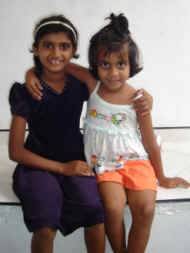 die Schwestern Disa und Sewandi im Chathura-Kinderheim in Sri Lanka