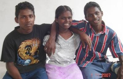 die Geschwister Prasanna, Renuka und Jiwan im Chathura-Kinderheim in Sri Lanka 