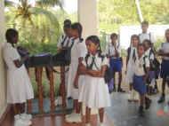 morgens um 7 Uhr, fertig fuer die Schule im Chathura-Kinderheim in Sri Lanka