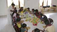 bald brauchen wir einen zweiten Tisch im Chathura-Kinderheim in Sri Lanka