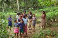 in unserem Teegarten im Chathura-Kinderheim in Sri Lanka