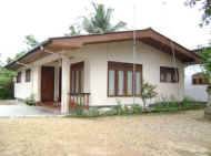 Altbau mit Neubau dahinter - Chathura-Kinderheim in Sri Lanka 