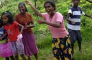 der Drache fliegt im Chathura-Kinderheim in Sri Lanka 