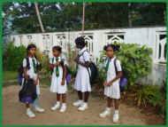 Wo bleiben die anderen nur? Morgens im Chathura-Kinderheim in Sri Lanka 