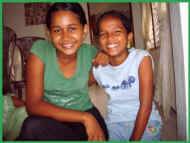 Maheshika und Imasha im Chathura-Kinderheim in Sri Lanka 