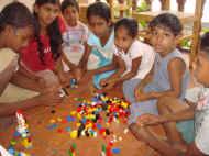 alle Kinder lieben Lego im Chathura-Kinderheim in Sri Lanka