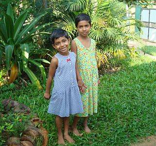 die Schwestern Tharushi und Ishara leben seit Oktober 2009 im Chathura-Kinderheim in Sri Lanka 
