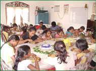 eine Geburtstagsfeier im Chathura-Kinderheim 