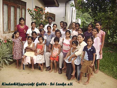 unsere Heimfamilie im Chathura-Kinderheim in Sri Lanka 