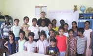 Christian zu Besuch im Chathura-Kinderheim auf Sri Lanka , in dem er 2005 drei Monate bei den Renovierungsarbeiten geholfen hatte. 