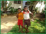Gayan und Prasad im Chathura-Kinderheim in Sri Lanka 