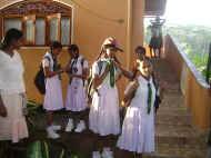 morgens im Chathura-Kinderheim - fertig fuer die Schule