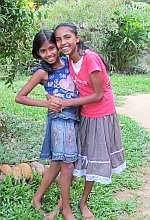 Malki und Dilki im Chatura-Kinderheim in Sri Lanka 