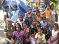 die Kinder vom Chathura-Kinderheim bei einem Ausflug nach Galle 