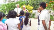 der Deutsche Botschafter, Dr.Juergen Morhard, besucht das Chathura-Kinderheim in Sri Lanka 