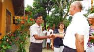 Amarathunga begruesst den Deutschen Botschafter, Dr.Juergen Morhard, im Chathura-Kinderheim in Sri Lanka