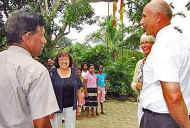 der Deutsche Botschafter, Dr.Juergen Morhard, besucht das Chathura-Kinderheim in Sri Lanka 