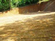 Erdarbeiten fuer den neuen Spielplatz am Chathura-Kinderheim bei Galle in Sri Lanka