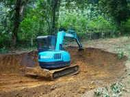 Rodungsarbeiten fuer den neuen Spielplatz am Chathura-Kinderheim in Sri Lanka