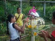 eine kleine buddhistische Zeremonie zum Neujahrsfest im Chathura-Kinderheim in Sri Lanka 