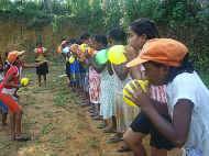 Spiele zum Neujahrsfest im Chathura-Kinderheim in Sri Lanka 