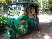 Besuch im Chathura-Kinderheim - die erste Fahrt im Tuk-Tuk 