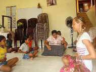 Yoga-Entspannungsmethoden mit Lisa Hauter im Chathura-Kinderheim