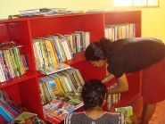 neue Bücher für das Chathura-Kinderheim 