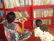 viele neue Bücher für das Chathura-Kinderheim