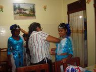 Kostüme für die Tänzerinnen beim Weltkindertag in Matara