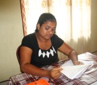 Chandi-Rasika ist seit Nov.2015 als Betreuerin im Chathura-Kinderheim tätig