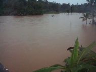 Hochwasser rund ums Chathura-Kinderheim, wo normalerweise grüne Reisfelder sind