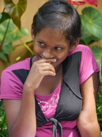 Samanthi vom Chathura-Kinderheim darf zurück zu ihrer Familie
