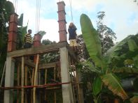 ein Turm für den Wassertank fürs Chathura-Kinderheim entsteht
