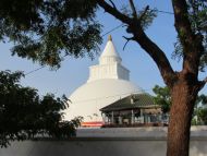 die Mädchen vom Chathura-Kinderheim besuchen den Katharagama-Tempel