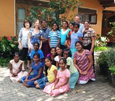 Besucher im Chathura-Kinderheim