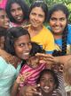 Manoja und Buddika kümmern sich liebevoll um die Mädchen im Chathura-Kinderheim