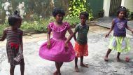 fröhliches Tanzen am Chathura-Kinderheim 