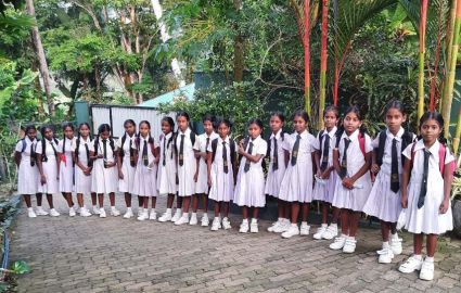 Schulbeginn Januar 2022 für die Mädchen im Chathura-Kinderheim