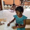 Hausaufgaben für die Schule im Chathura-Kinderheim