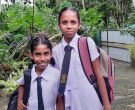 Mädchen im Chathura-Kinderheim in Schuluniform