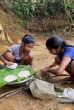 Garten-Picknick mit Roti-Fladen beim Chathura-Kinderheim