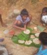 Garten-Picknick mit Roti-Fladen beim Chathura-Kinderheim