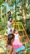 Unkraut jäten im Garten des Chathura-Kinderheims.