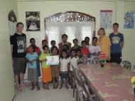 Besuch der Schuelerfirma Ajantha von der Realschule Donaueschingen im April 2011 im Chathura-Kinderheim in Sri Lanka