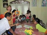 Besuch der Schuelerfirma Ajantha von der Realschule Donaueschingen im April 2011 im Chathura-Kinderheim in Sri Lanka