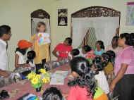 Besuch der Schuelerfirma Ajantha von der Realschule Donaueschingen im April 2011 im Chathura-Kinderheim in Sri Lanka