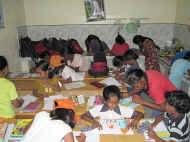 Besuch der Schuelerfirma Ajantha von der Realschule Donaueschingen im April 2011 im Chathura-Kinderheim in Sri Lanka